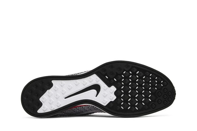 Krossovki-Nike-Flyknit-Racer-No-Parking-3