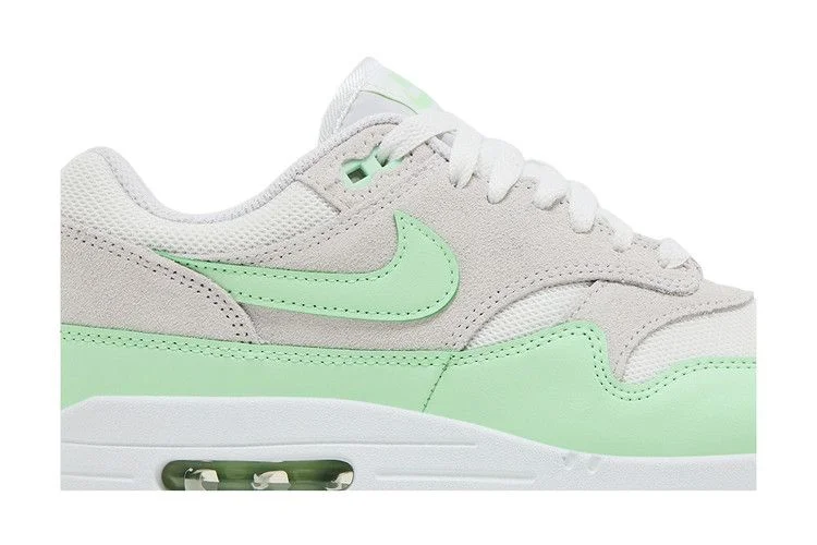 Krossovki-Nike-Air-Max-1-Essential-Vapor-Green-1