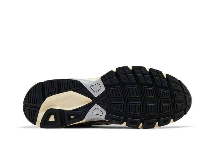initiator-light-bone-metallic-silver-hq1179-001_03
