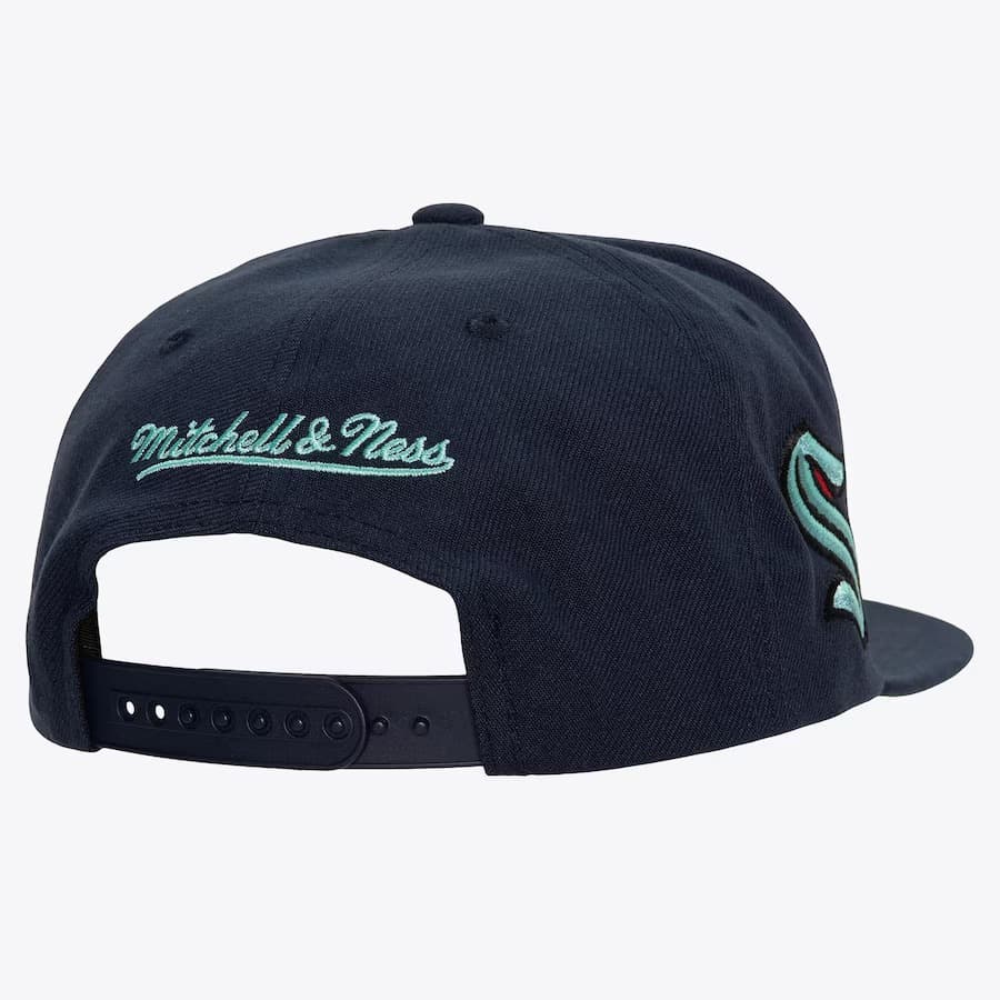 Бейсболка Mitchell & Ness Navy Seattle Kraken Retro Sport Snapback Hat