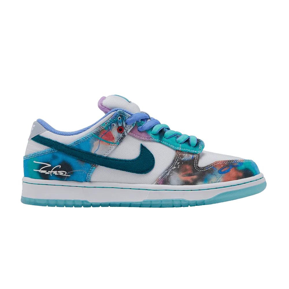 Krossovki-Futura-Laboratories-x-Nike-Dunk-Low-SB-Bleached-Aqua