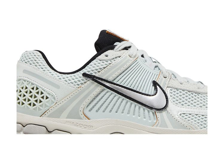 Кроссовки Nike Wmns Air Zoom Vomero 5 'Light Silver Chrome'