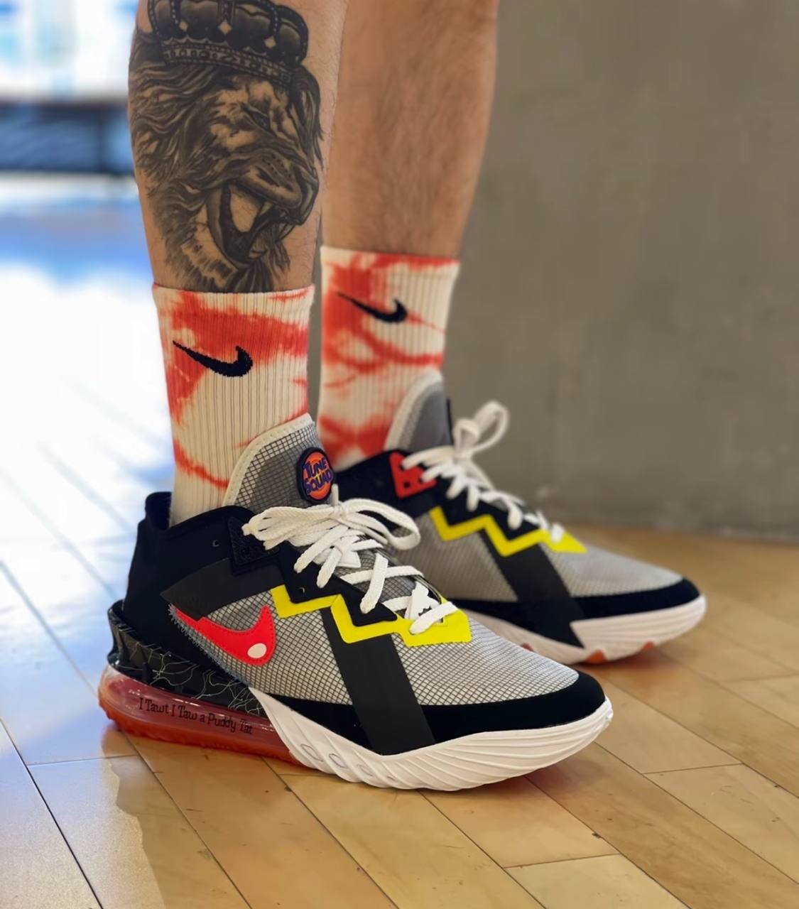 Кроссовки Space Jam x Nike LeBron 18 Low EP Sylvester x Tweety