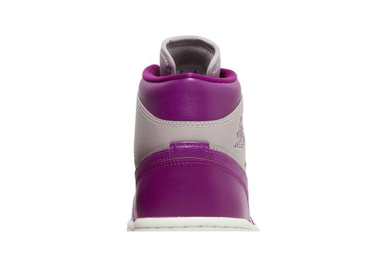 Кроссовки Wmns Air Jordan 1 Mid 'Magenta'
