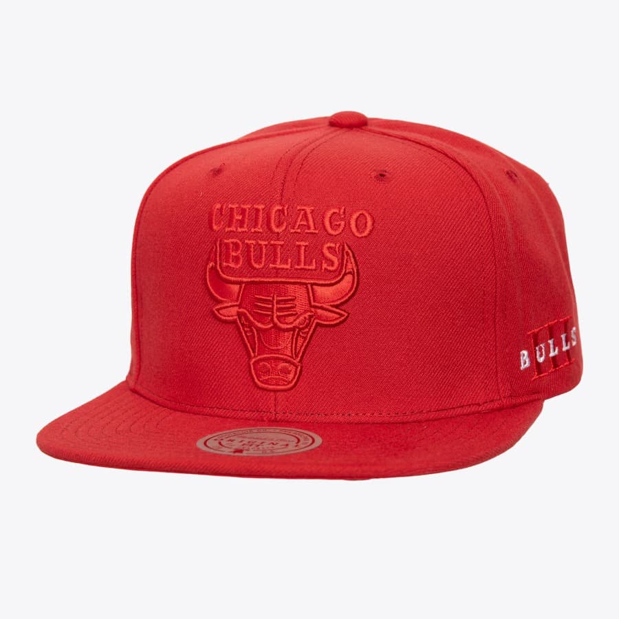Бейсболка Mitchell & Ness Red Chicago Bulls Core III Snapback Hat