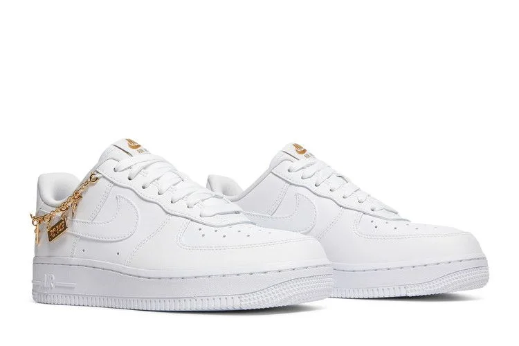 Krossovki-Nike-Wmns-Air-Force-1-07-LX-Lucky-Charms-7