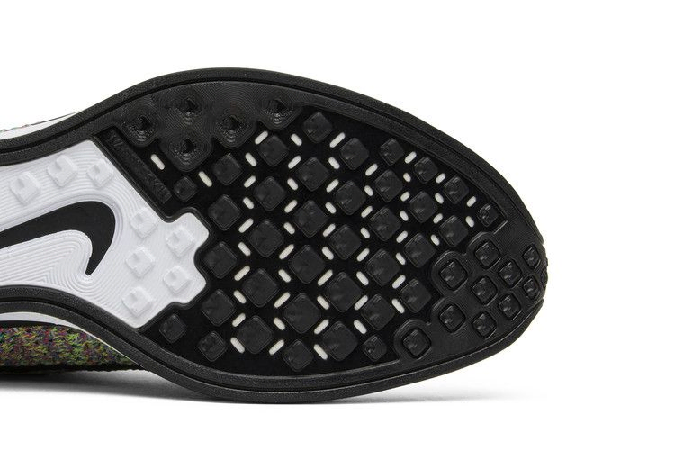 flyknit-racer-526628-004_04