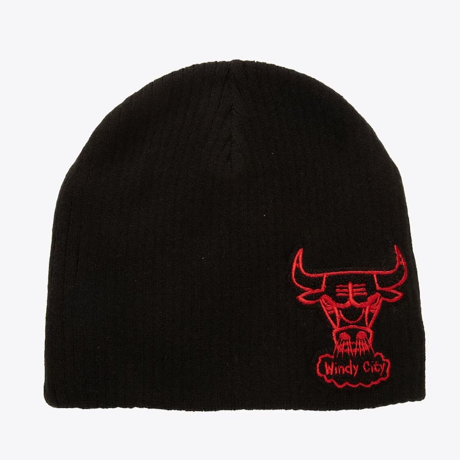 Mitchell-Ness-Black-Chicago-Bulls-Hardwood-Classics-Varsity-Patch-Knit-Beanie
