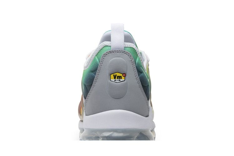 Кроссовки Nike Air VaporMax Plus 'Retuned Air'