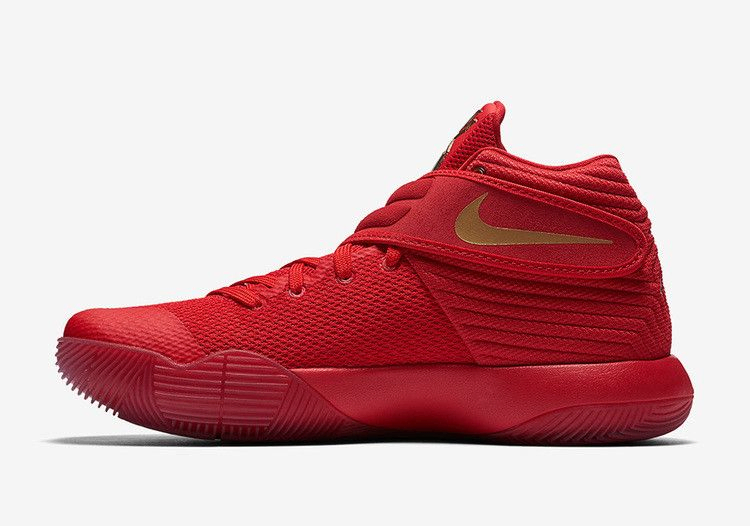 kyrie-2-gold-swoosh-838639-676_02