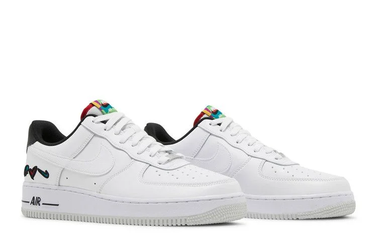 Krossovki-Air-Force-1-07-LV8-3-Peace-Love-Nike-7