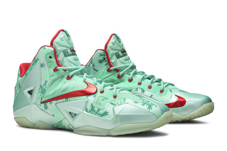 lebron-11-christmas-616175-301_07