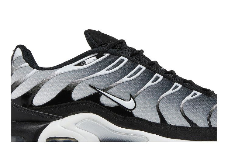 air-max-plus-black-metallic-silver-dm0032-003_01