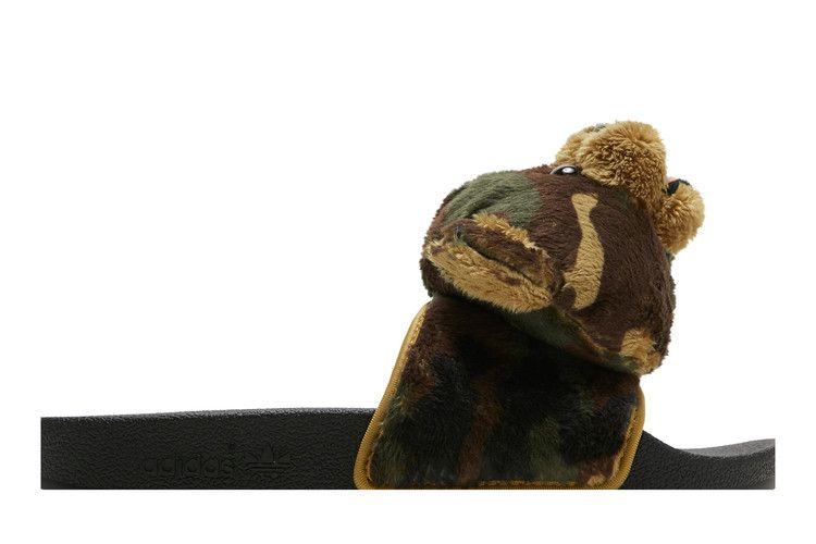jeremy-scott-x-adilette-slide-camo-teddy-h02882_01