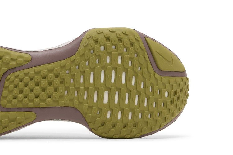 Кроссовки Nike Wmns ZoomX Invincible 3 'Photon Dust Platinum Violet'