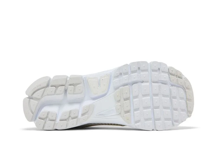 Кроссовки Nike Wmns Air Zoom Vomero 5 'Triple White'