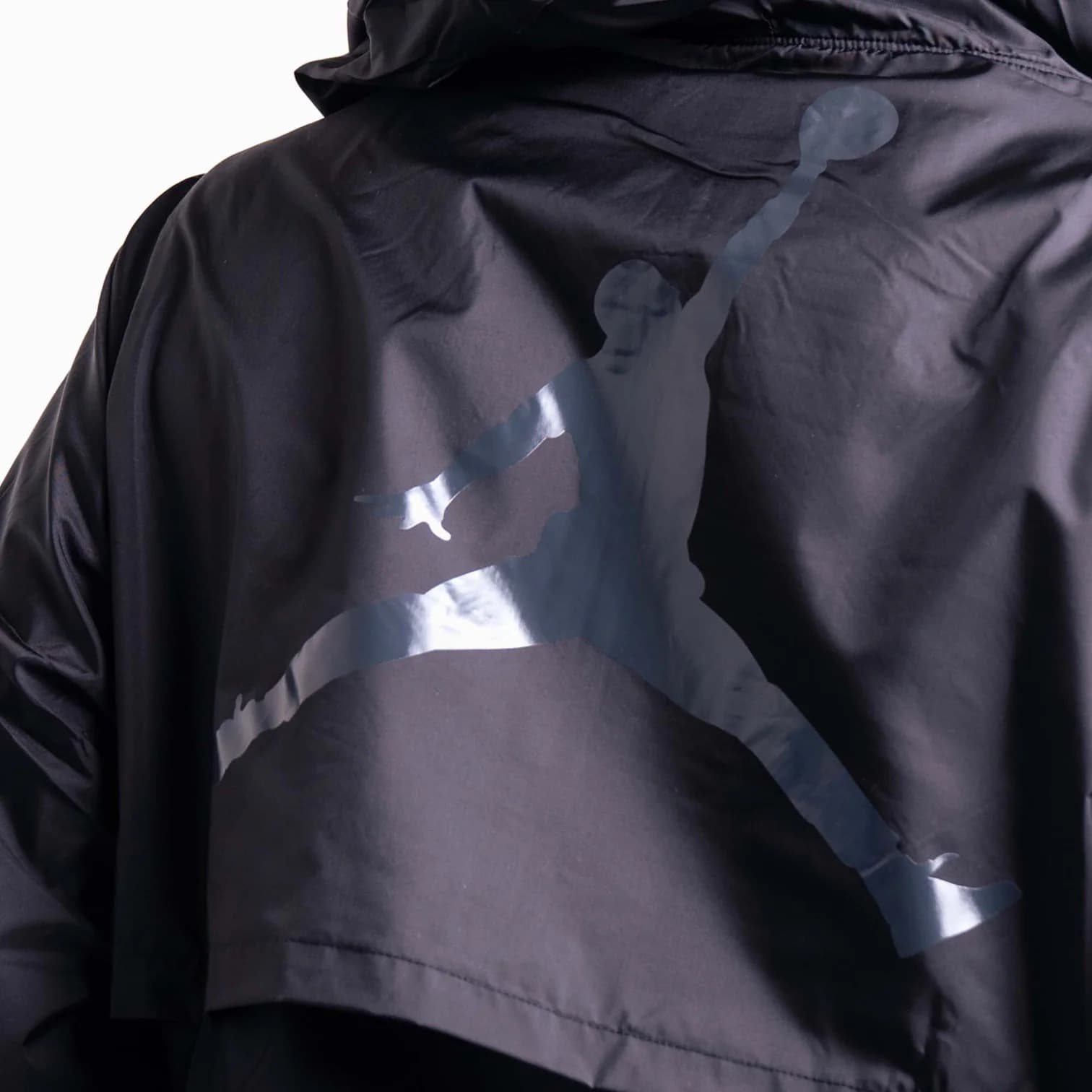 Air-Jordan-Jumpman-Essentials-Woven-Jacket-3