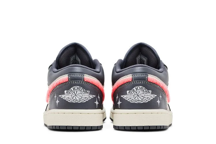 Кроссовки Wmns Air Jordan 1 Low SE 'Light Graphite Hot Punch'