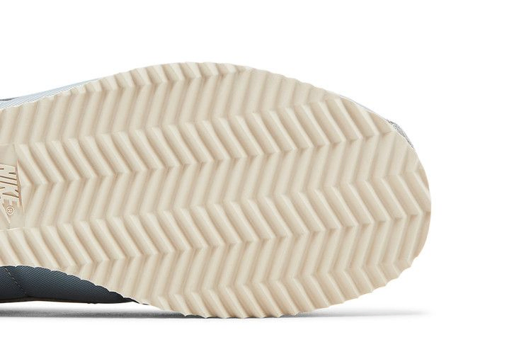 wmns-cortez-light-pumice-dz2795-002_04