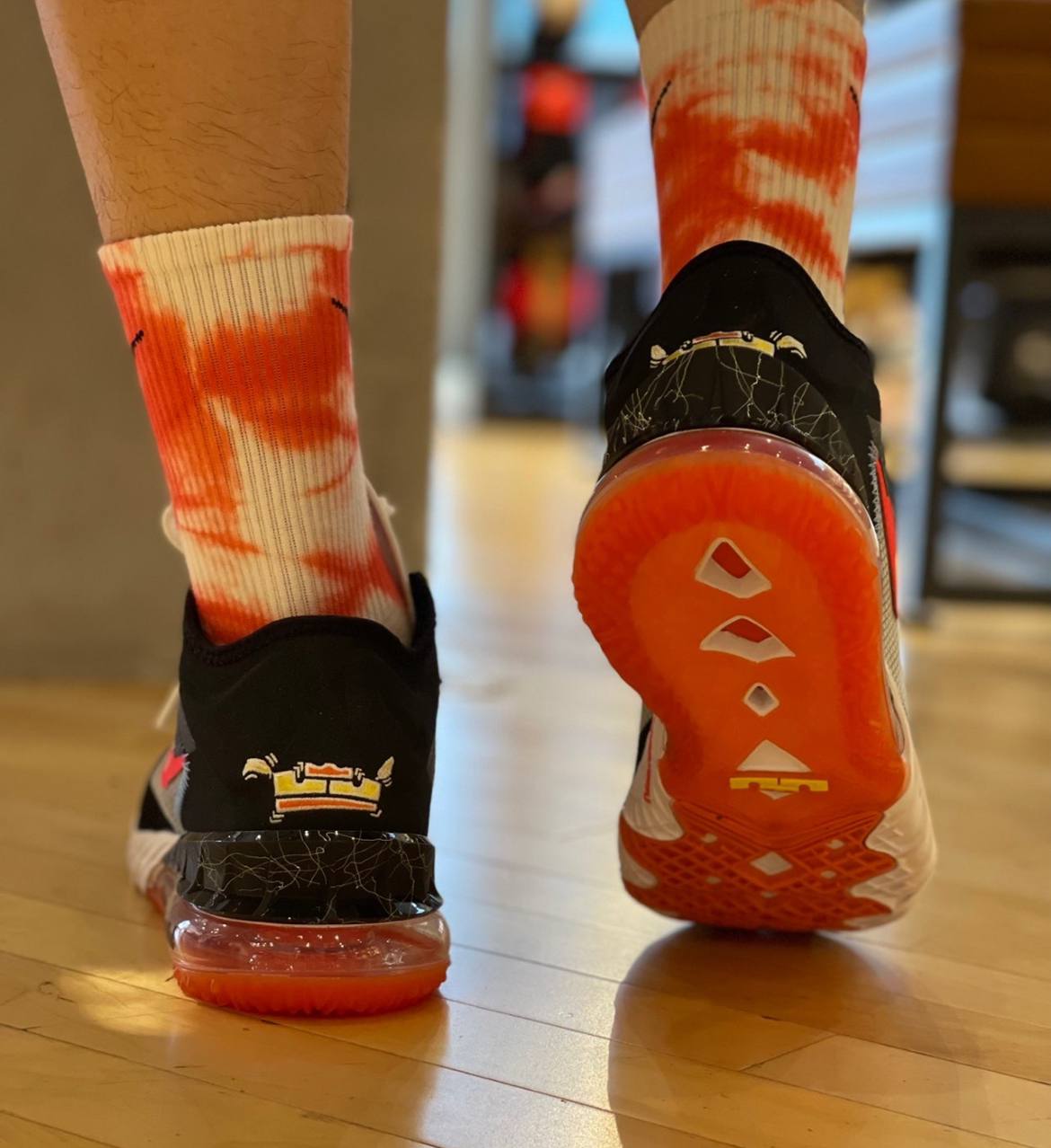 Кроссовки Space Jam x Nike LeBron 18 Low EP Sylvester x Tweety
