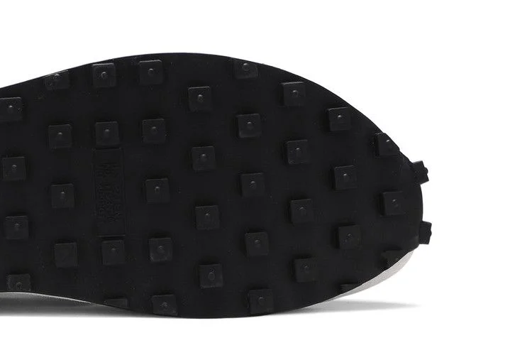 Krossovki-sacai-x-Nike-LDWaffle-Summit-White-4