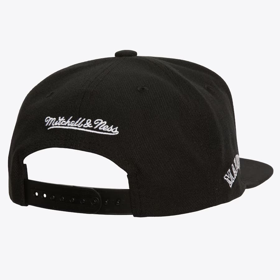 Бейсболка Mitchell & Ness Black White Seattle Mariners Cooperstown Collection Evergreen OG Snapback Hat