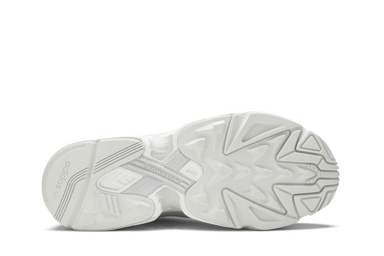 yung-1-crystal-white-ee5319_03