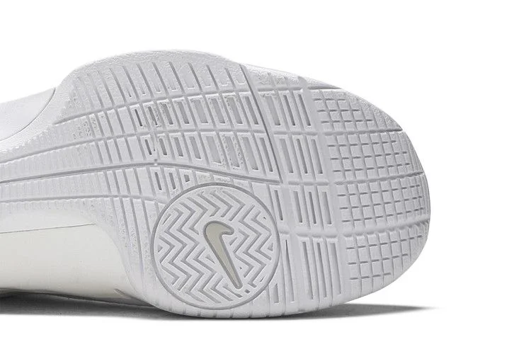 Krossovki-Nike-Hyperdunk-08-Triple-White-4