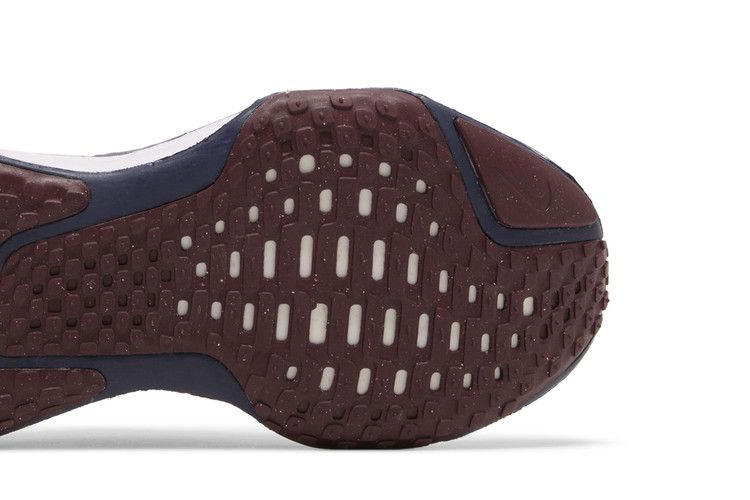 Кроссовки Nike Wmns ZoomX Invincible 3 'Black Iron Grey'