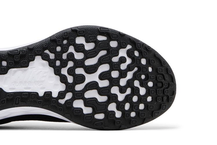 wmns-revolution-6-next-nature-wide-black-white-dc9001-003_04
