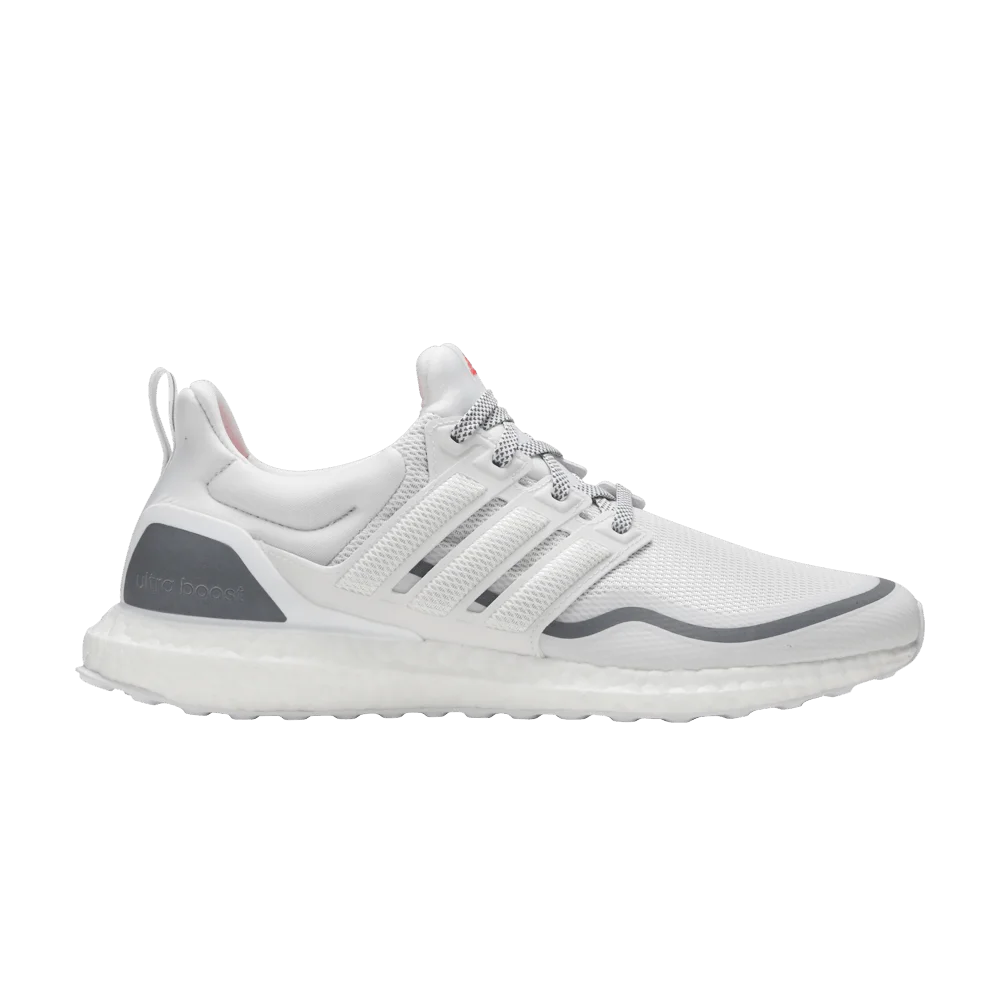 Krossovki-adidas-UltraBoost-Reflective-Crystal-White