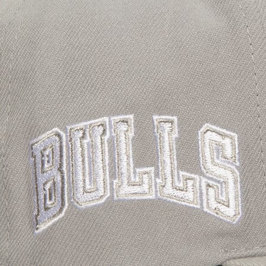 Mitchell-Ness-Gray-Chicago-Bulls-Team-Logo-Snapback-Hat-2