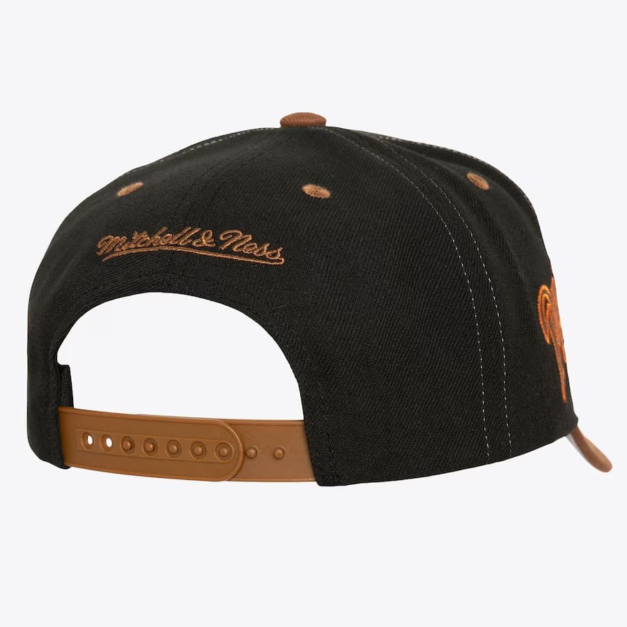 Бейсболка Mitchell & Ness Black San Diego Padres Cooperstown Collection Overbite Pro Snapback Hat