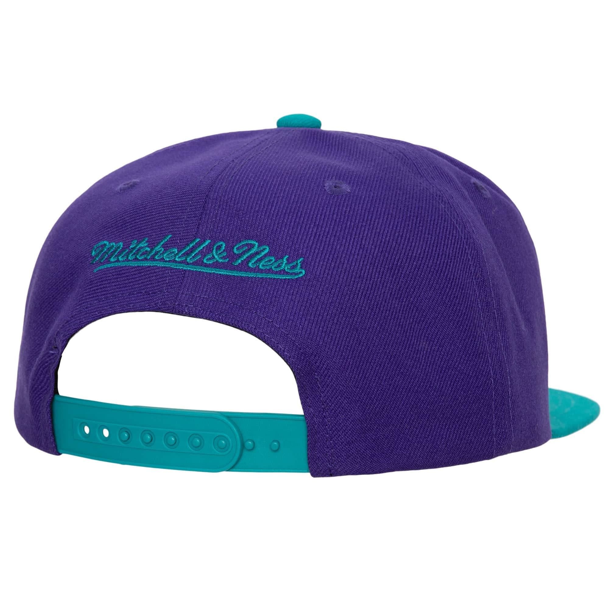 Mitchell-Ness-Crooked-Path-Snapback-HWC-Charlotte-Hornets-Hat-1