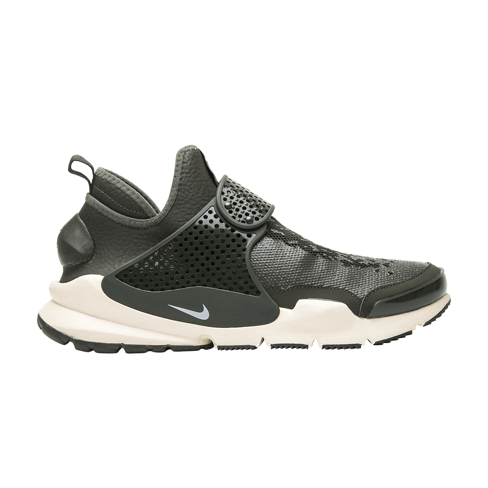 stone-island-x-nikelab-sock-dart-mid-sp-910090-300