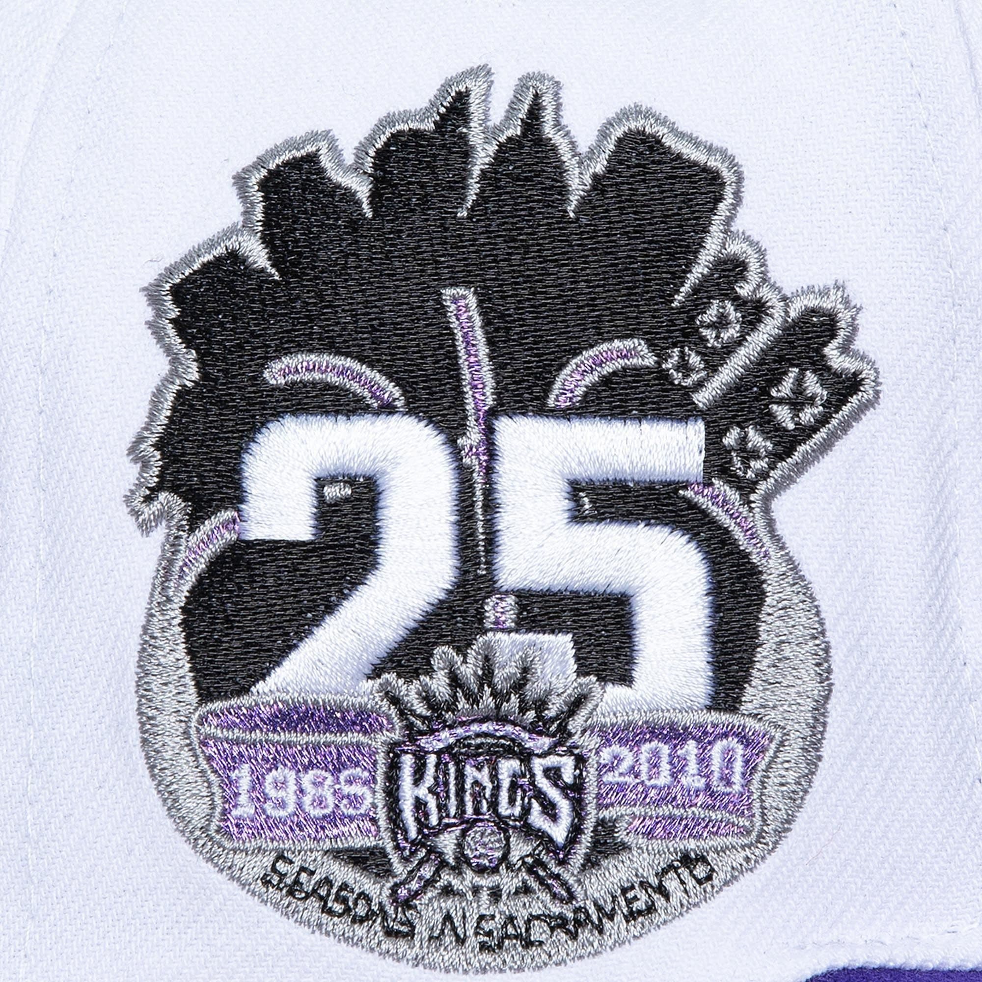 Бейсболка Mitchell & Ness Logo Shine Snapback HWC Sacramento Kings