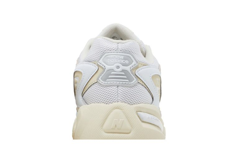 Кроссовки New Balance 725 'Bone Metallic Silver'