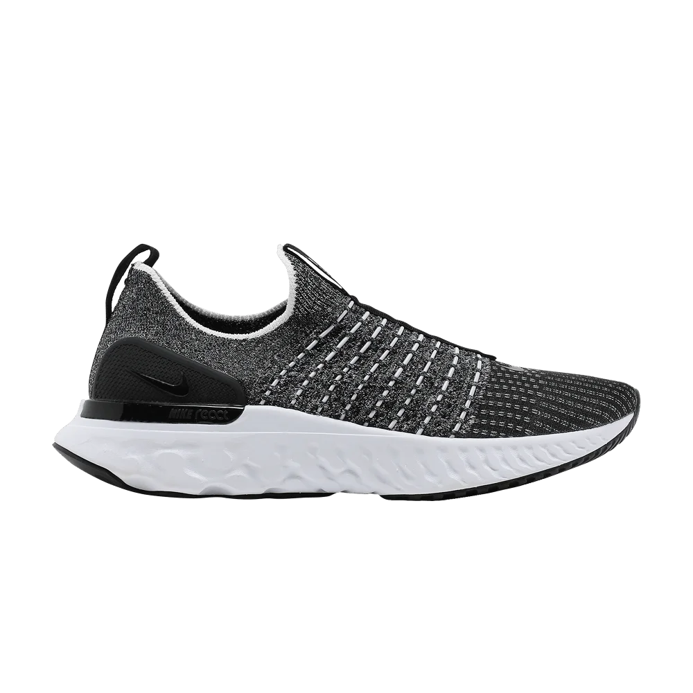 Krossovki-Nike-Wmns-React-Phantom-Run-Flyknit-2-Oreo