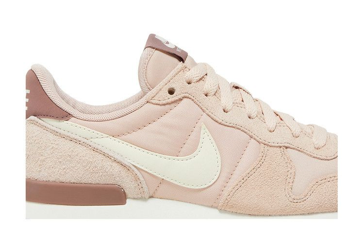 Кроссовки Nike Wmns Internationalist 'Particle Beige Mauve'