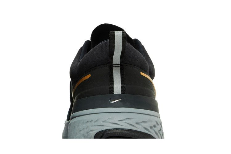 Кроссовки Nike React Miler 2 'Black Metallic Gold'
