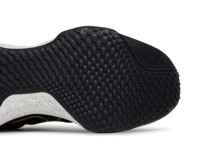 Кроссовки Nike ZoomX Invincible Run Flyknit 'Black Metallic Gold'
