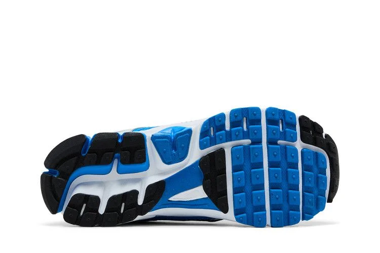 Krossovki-Nike-Vomero-5-GS-Light-Photo-Blue-Metallic-Silver-3