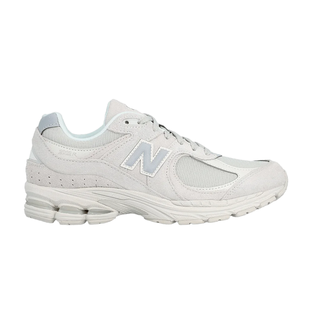 Krossovki-New-Balance-2002R-Light-Grey