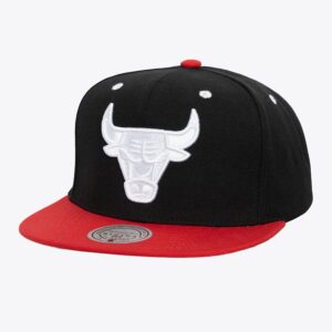Mitchell-Ness-Black-Red-Chicago-Bulls-Evergreen-Crispy-White-Snapback-Hat-300x300