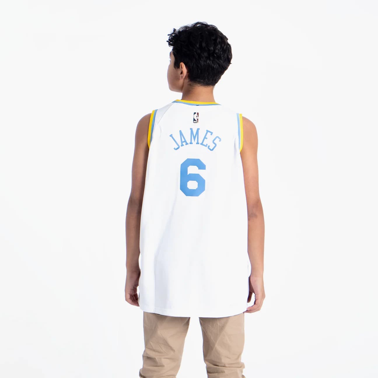 Баскетбольная джерси 2022-23 Los Angeles Lakers LeBron James #23 Youth Swingman Classic Edition White Jersey