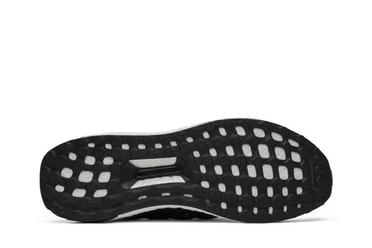 Krossovki-Sneakersnstuff-x-Social-Status-x-adidas-UltraBoost-SE-White-Black-3