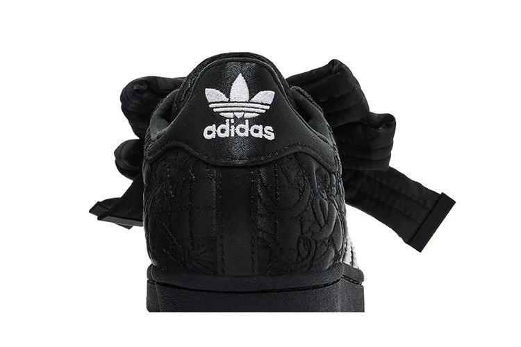 Krossovki-Caroline-Hu-x-adidas-Wmns-Superstar-Black-White-6