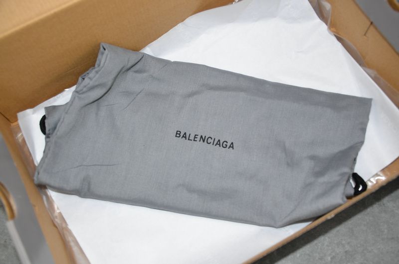 Balenciaga-Wmns-Speed-Trainer-Black-White-18
