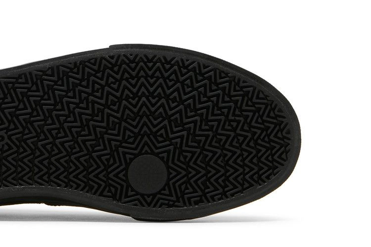 chron-2-canvas-sb-triple-black-dm3494-002_04