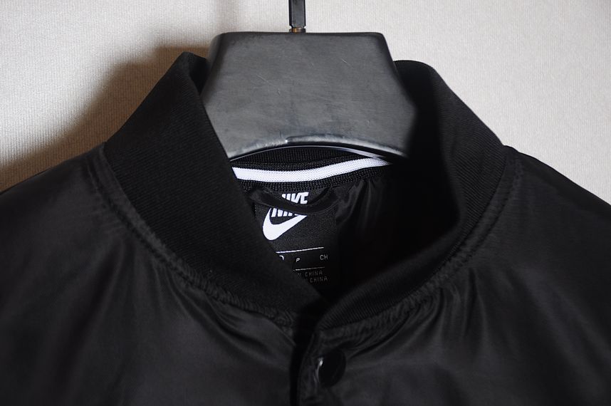 Бомбер Nike Woven Jacket